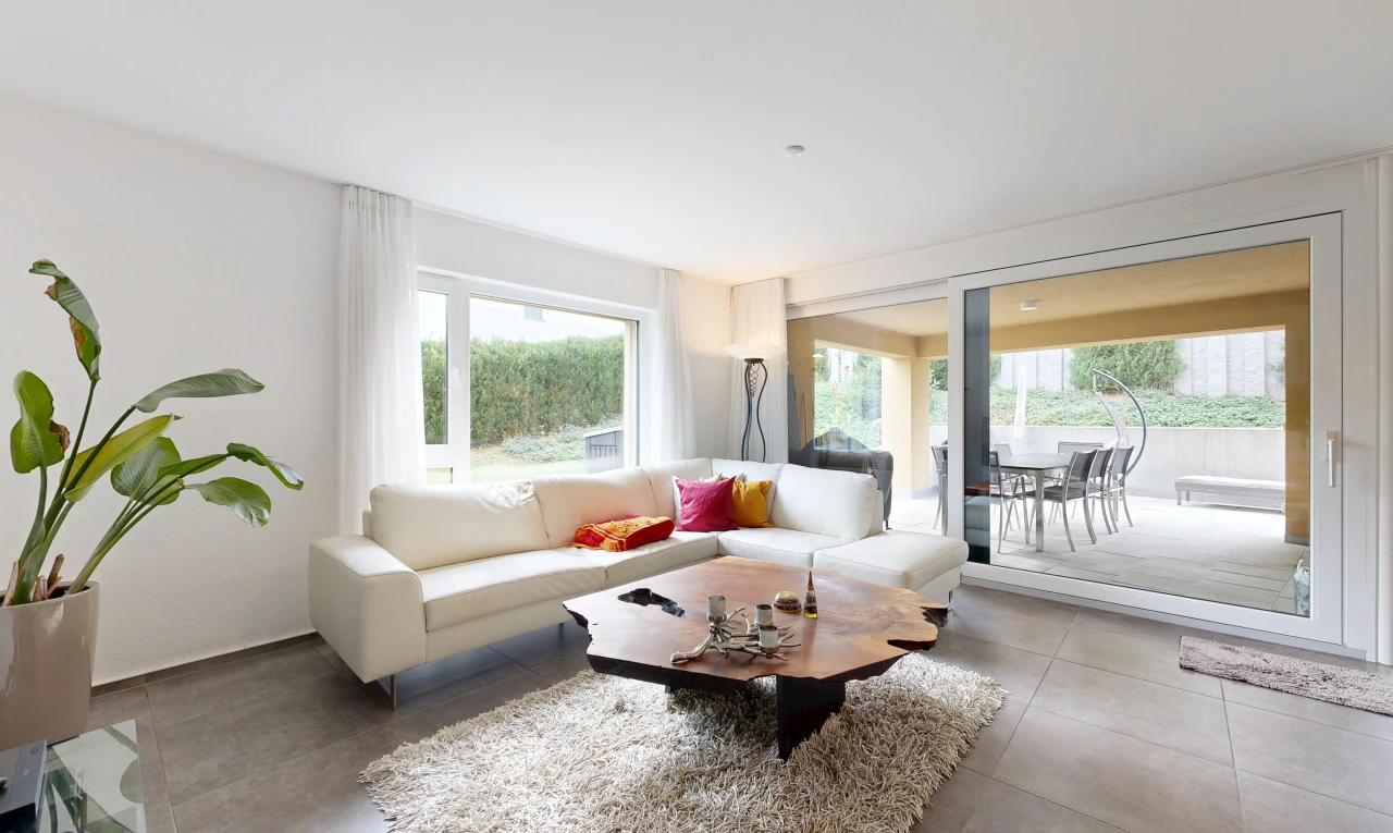 wohnzimmer mit gipskartonwand, drywall, inside property, und außenzugang