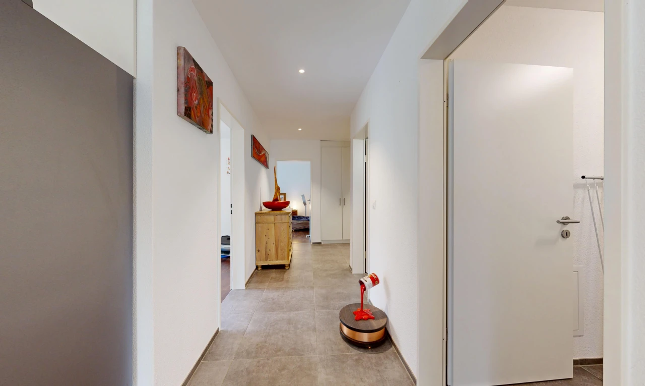 halle / korridor mit einbauleuchten, light floor, gipskartonwand, drywall, und inside property