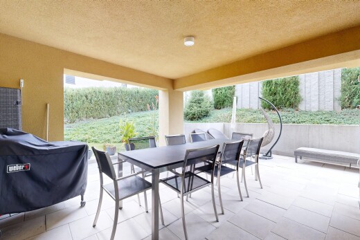 terrasse mit terrasse, grill, essbereich im freien, und from property