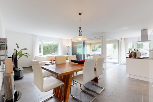 esszimmer mit pendelleuchte, gipskartonwand, drywall, außenzugang, und inside property