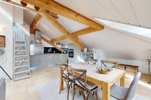 esszimmer mit inside property, beamed ceiling, balkendecke, vaulted ceiling, und dachschräge