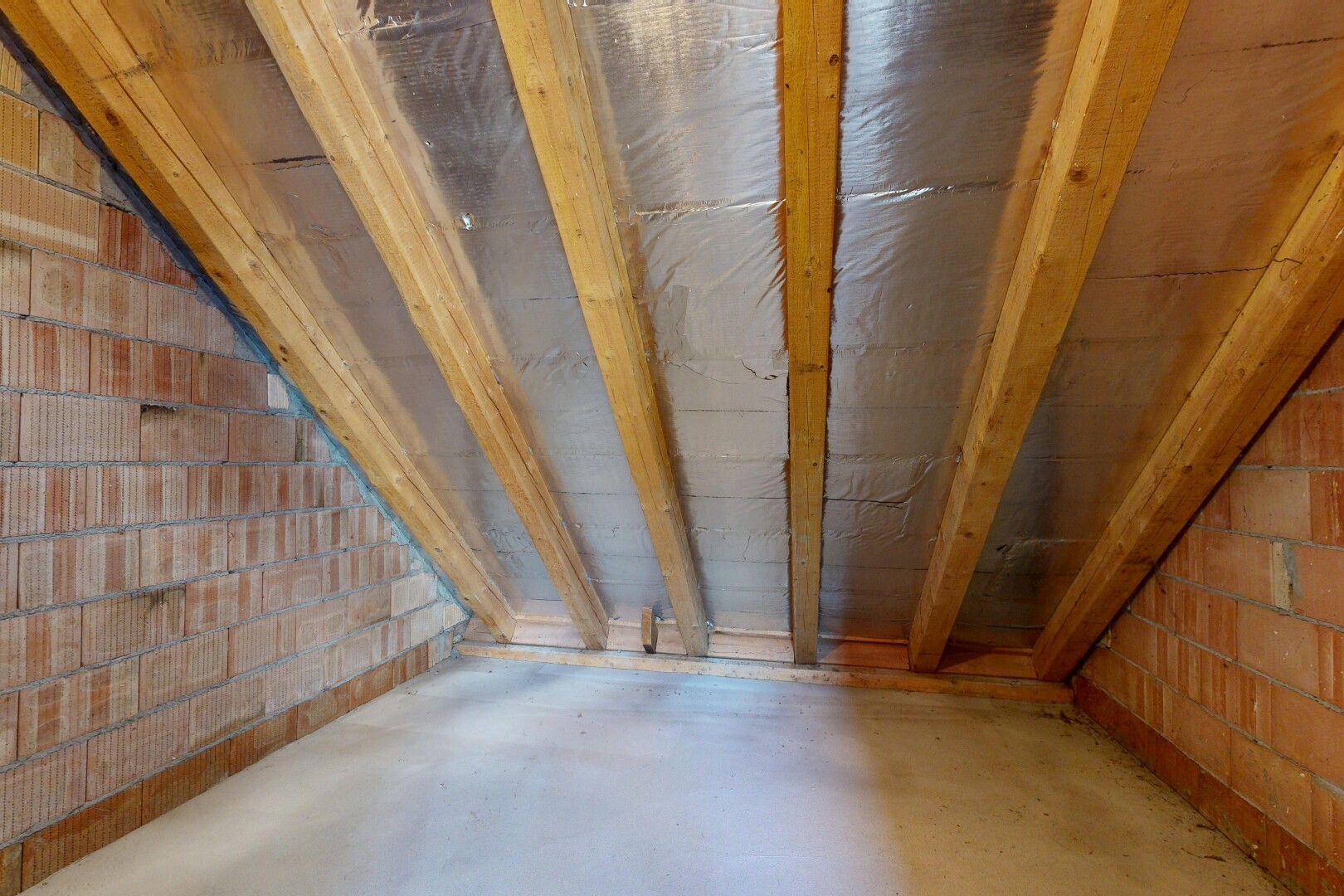 einzelheiten mit floor, concrete floor, betonboden, interior, und attic / basement / garage