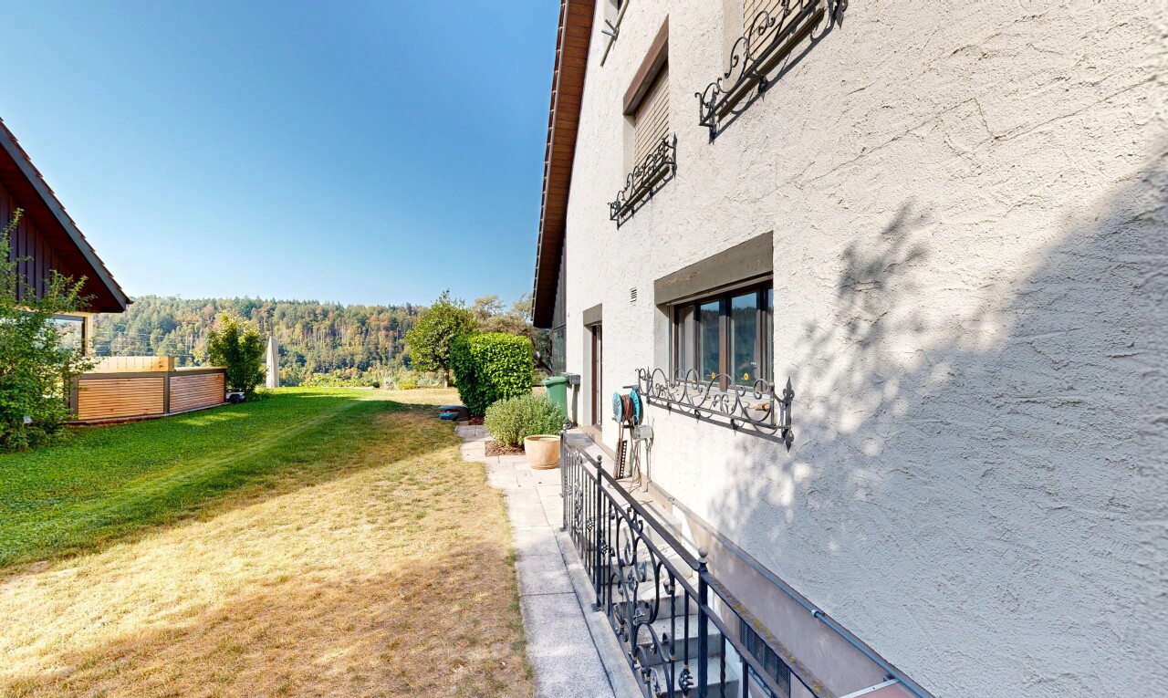 terrasse mit rasen, from property, und day time