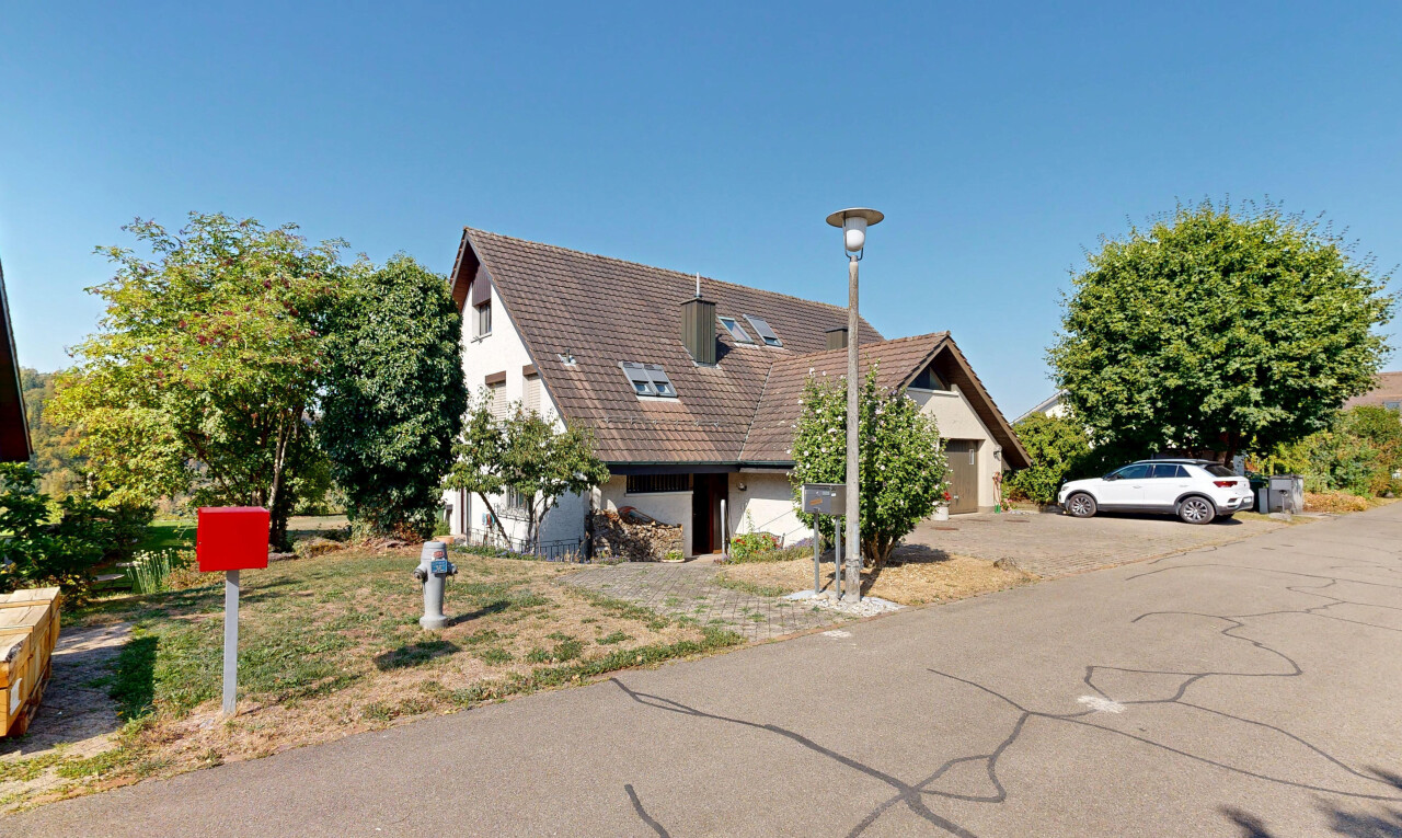 außenansicht mit straßenlaternen, property visible, und day time