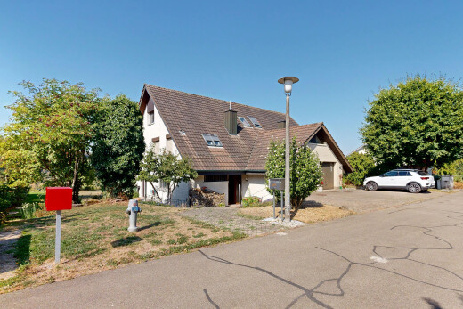 außenansicht mit straßenlaternen, property visible, und day time