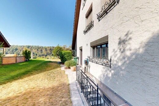 terrasse mit rasen, from property, und day time