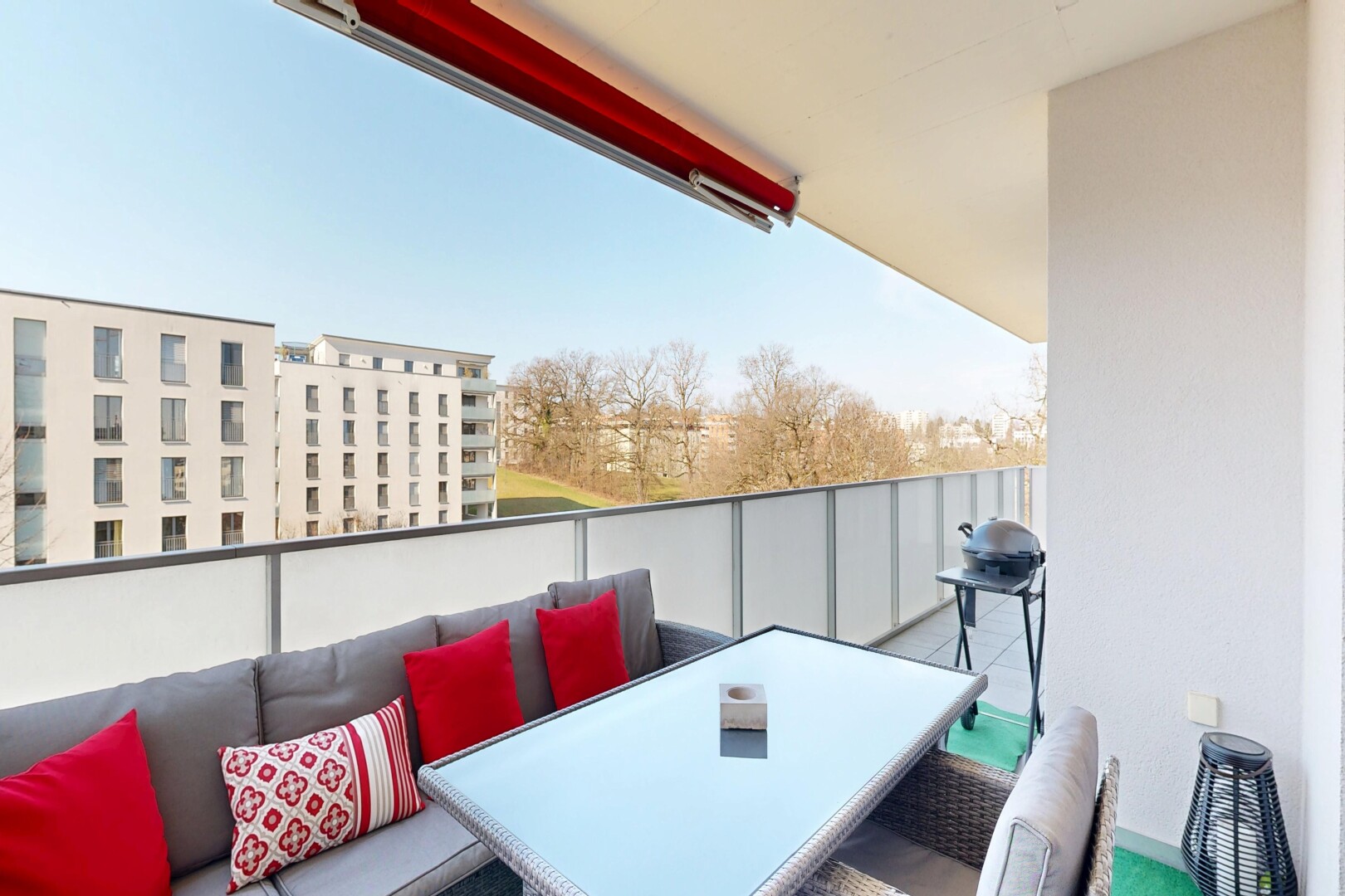 balkon mit essbereich im freien, day time, from property, wohnraum im freien, und grill
