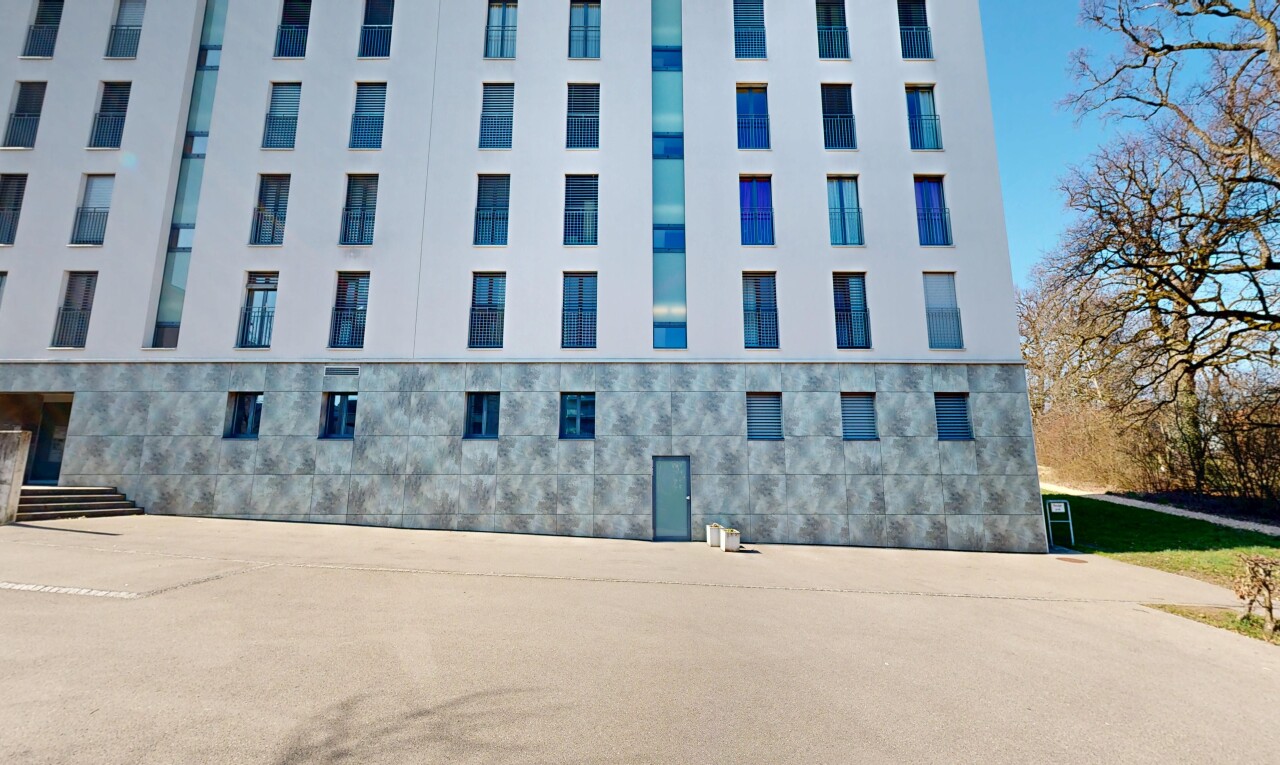 außenansicht mit blick auf wohnanlage, apartment complex view, und day time