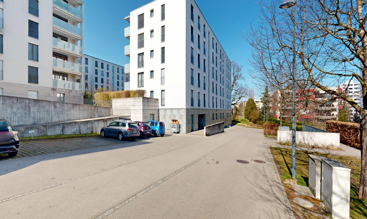 außenansicht mit day time, blick auf wohnanlage, und apartment complex view