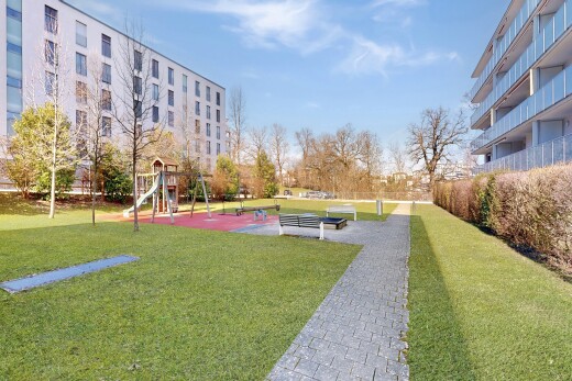 extérieur du bâtiment avec day time, park view, vue sur le complexe d'appartements, apartment complex view, et from community