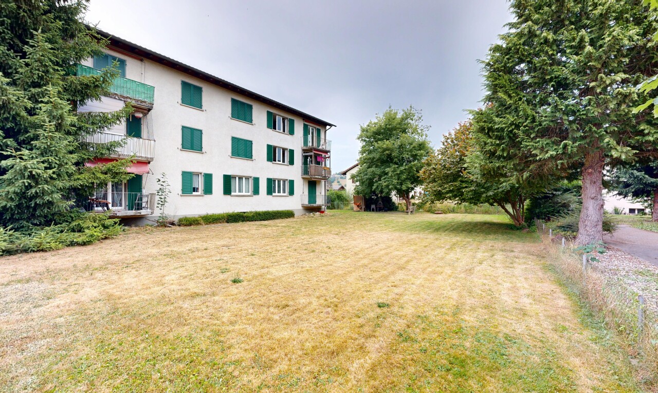 außenansicht mit apartment complex view, rasen, from community, balkon, und stuckverkleidung
