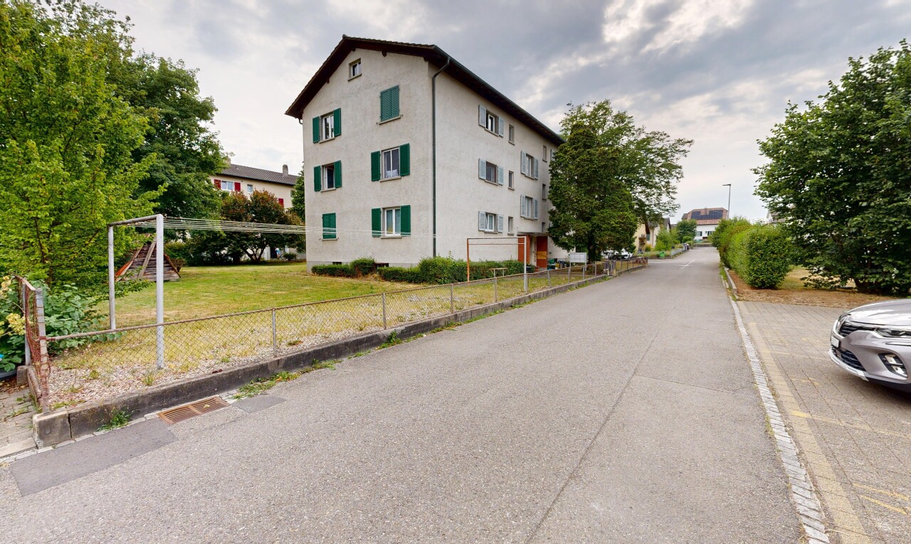 außenansicht mit zaun, apartment complex view, und stuckverkleidung