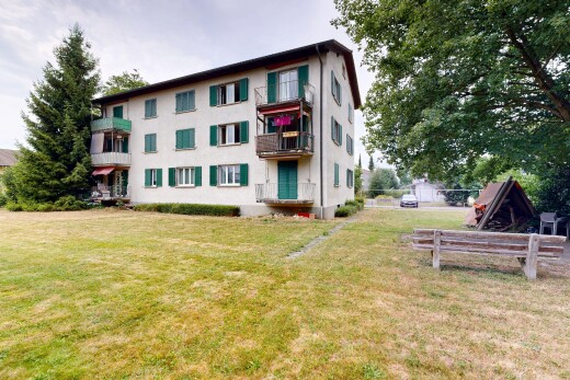 außenansicht mit apartment complex view, balkon, rasen, from community, und stuckverkleidung