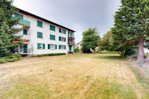 façade avec apartment complex view, pelouse, from community, balcon, et bardage en stuc