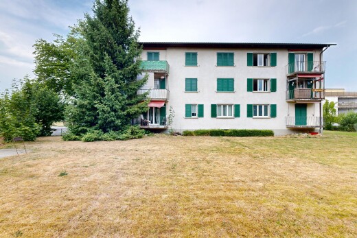 façade avec apartment complex view, day time, pelouse, balcon, et from community