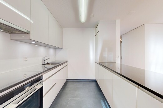 küche mit weiße schränke, ofen, schränke mit flachen paneelen, fliesenboden, und tile floor