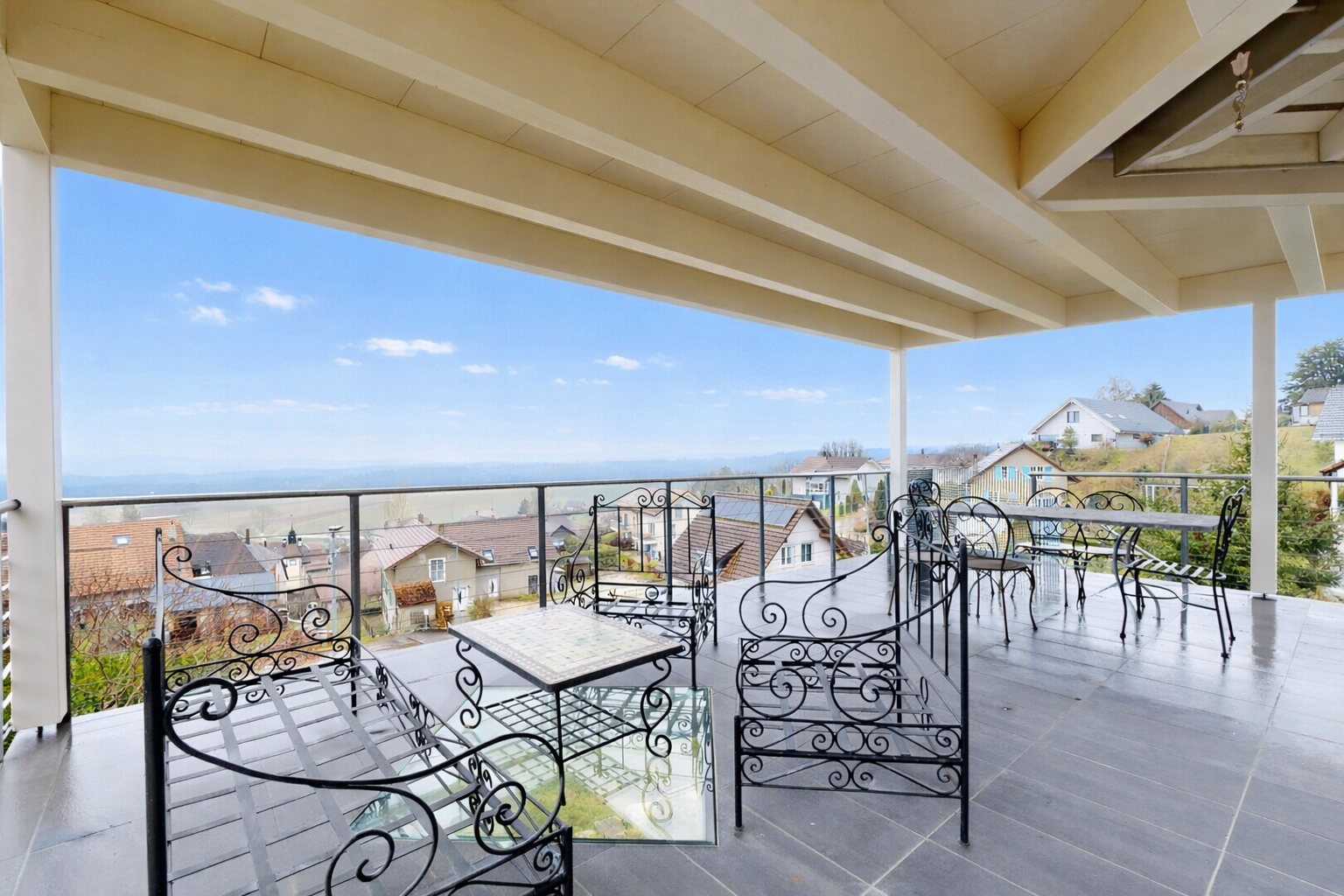 terrasse avec terrasse, vue résidentielle, residential view, from property, et day time