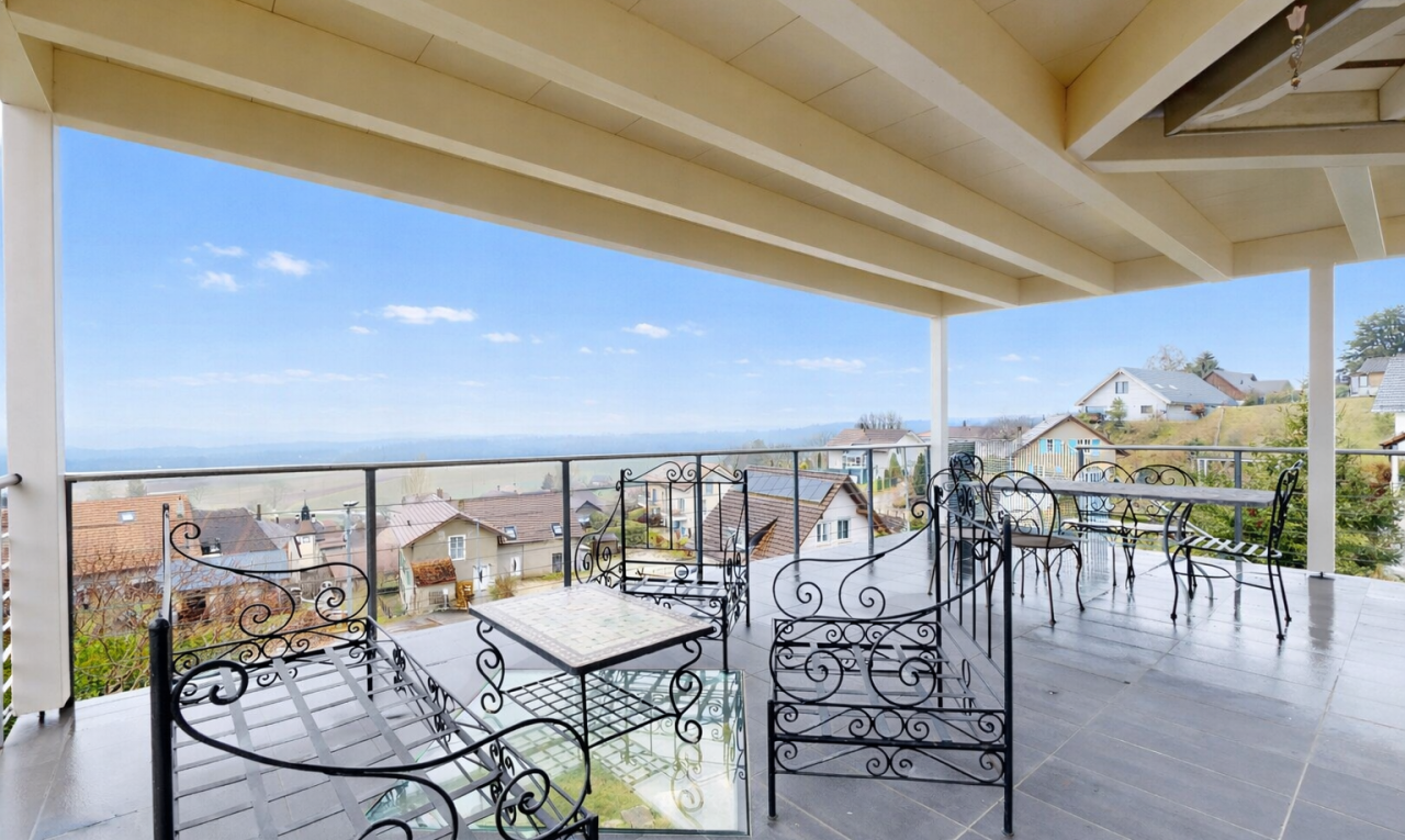 terrasse avec terrasse, vue résidentielle, residential view, from property, et day time