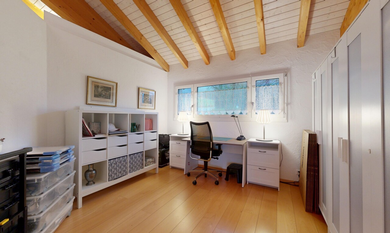 bureau avec light floor, inside property, espace bureau, natural light, et lumière naturelle