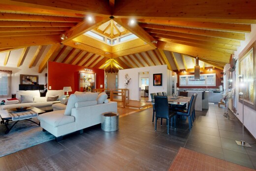 wohn- / esszimmer mit inside community, dachschräge, vaulted ceiling, kathedralendecke, und cathedral ceiling