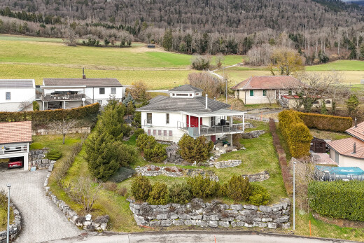 außenansicht mit waldblick, forest view, und property visible