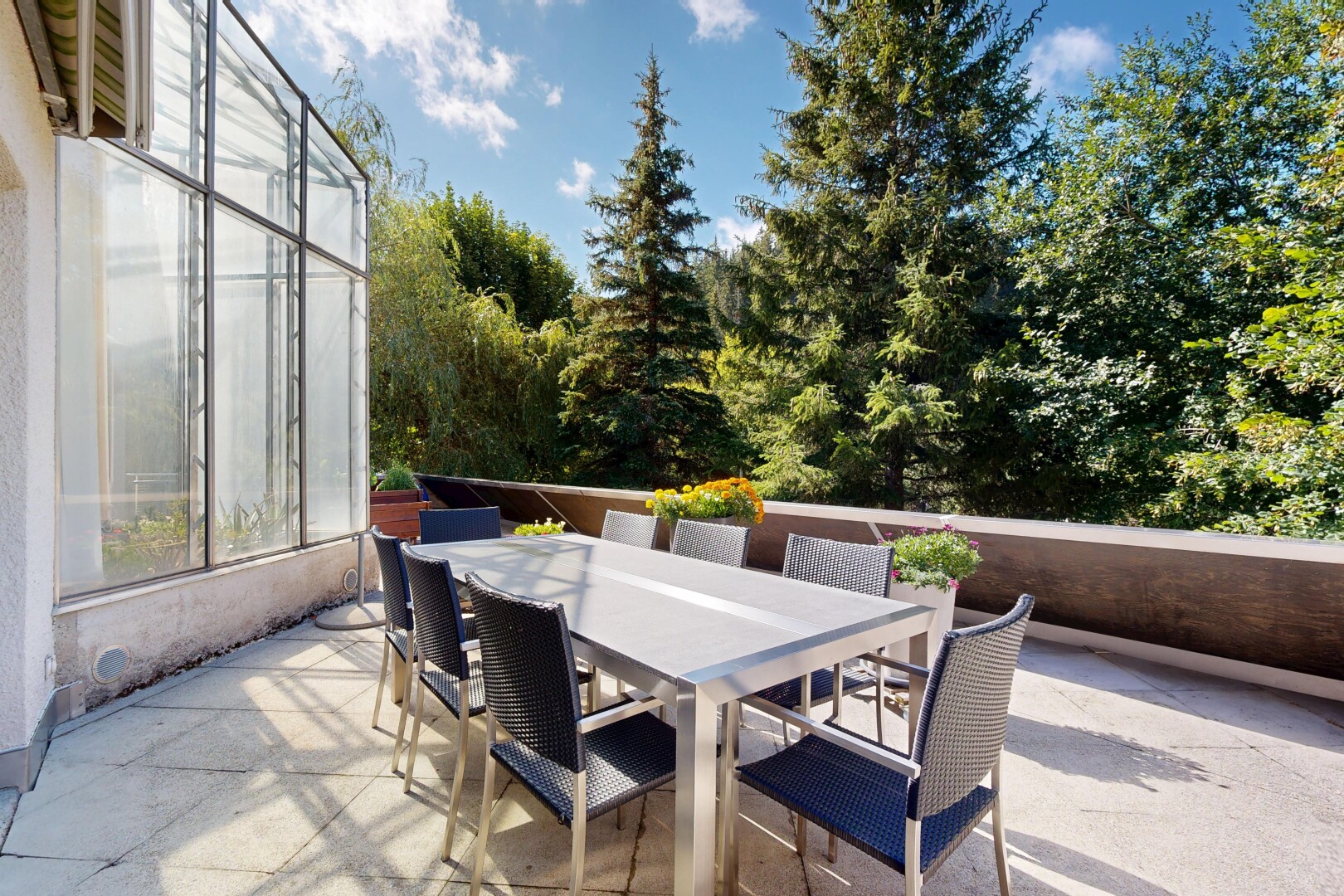 terrasse avec coin repas extérieur, from property, et day time