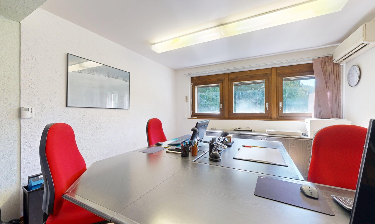 bureau avec inside property et climatiseur mural