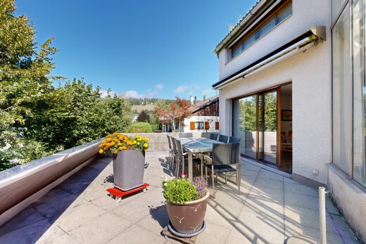 terrasse avec from property, coin repas extérieur, et day time