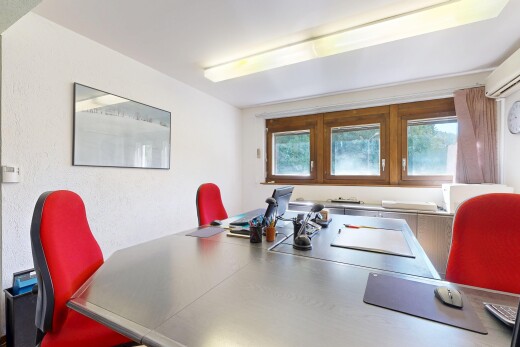 bureau avec inside property et climatiseur mural