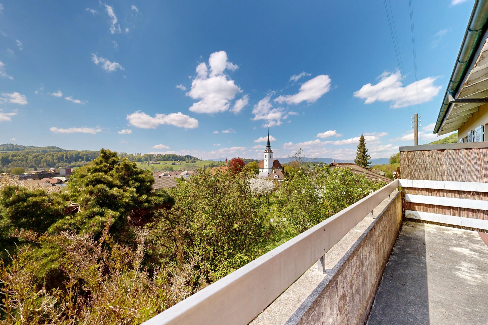 balcon avec from property, balcon, et day time