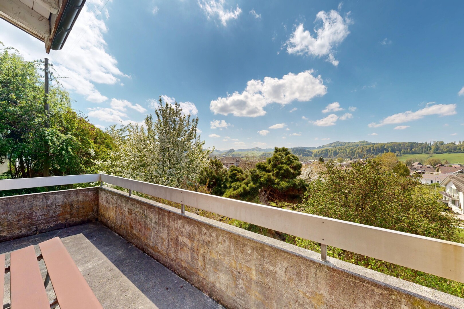 balcon avec from property, day time, et balcon