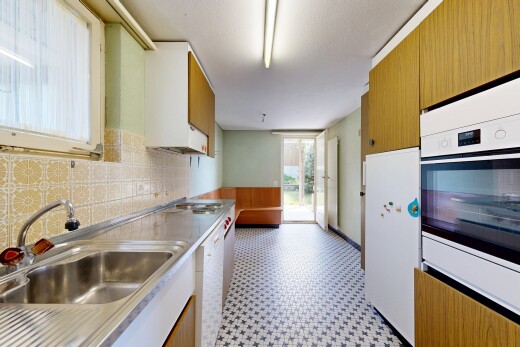 küche mit ofen, vinyl floor, vinylboden, waschbecken, und inside property