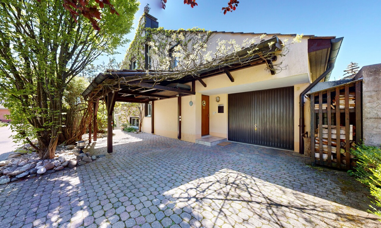 façade avec property visible, terrasse, day time, et bardage en stuc