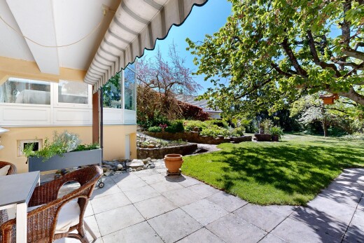 terrasse avec pelouse, from property, terrasse, et day time