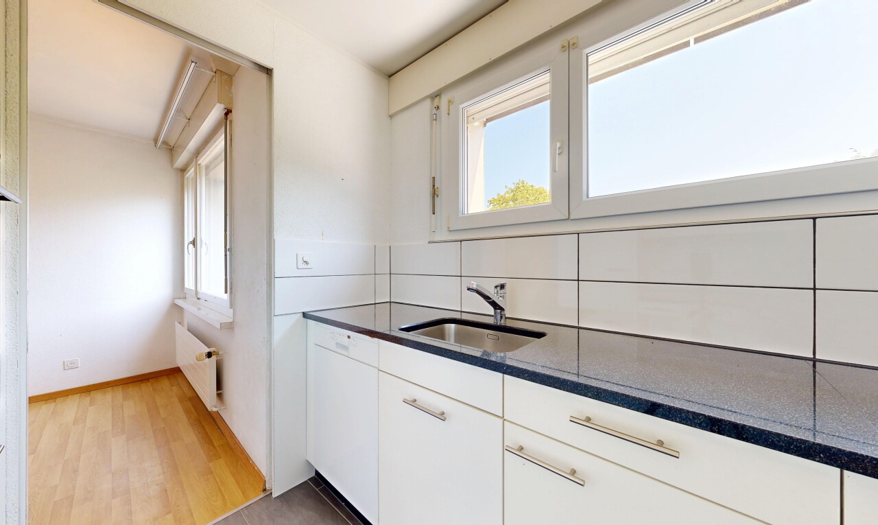 küche mit dark countertops, waschbecken, kühler, gipskartonwand, und drywall