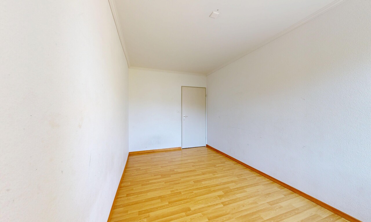leerer raum mit holzfußboden, wood finish floor, sockelleisten, baseboards wall, und gipskartonwand