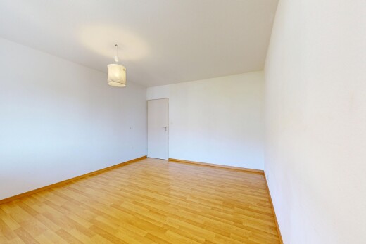 leerer raum mit drywall, gipskartonwand, baseboards wall, sockelleisten, und inside property