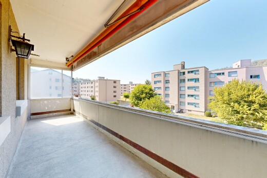 balkon mit balkon, view focus, from property, apartment complex view, und day time