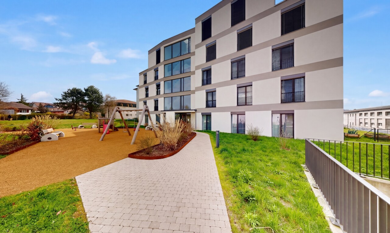 view of apartment building / complex