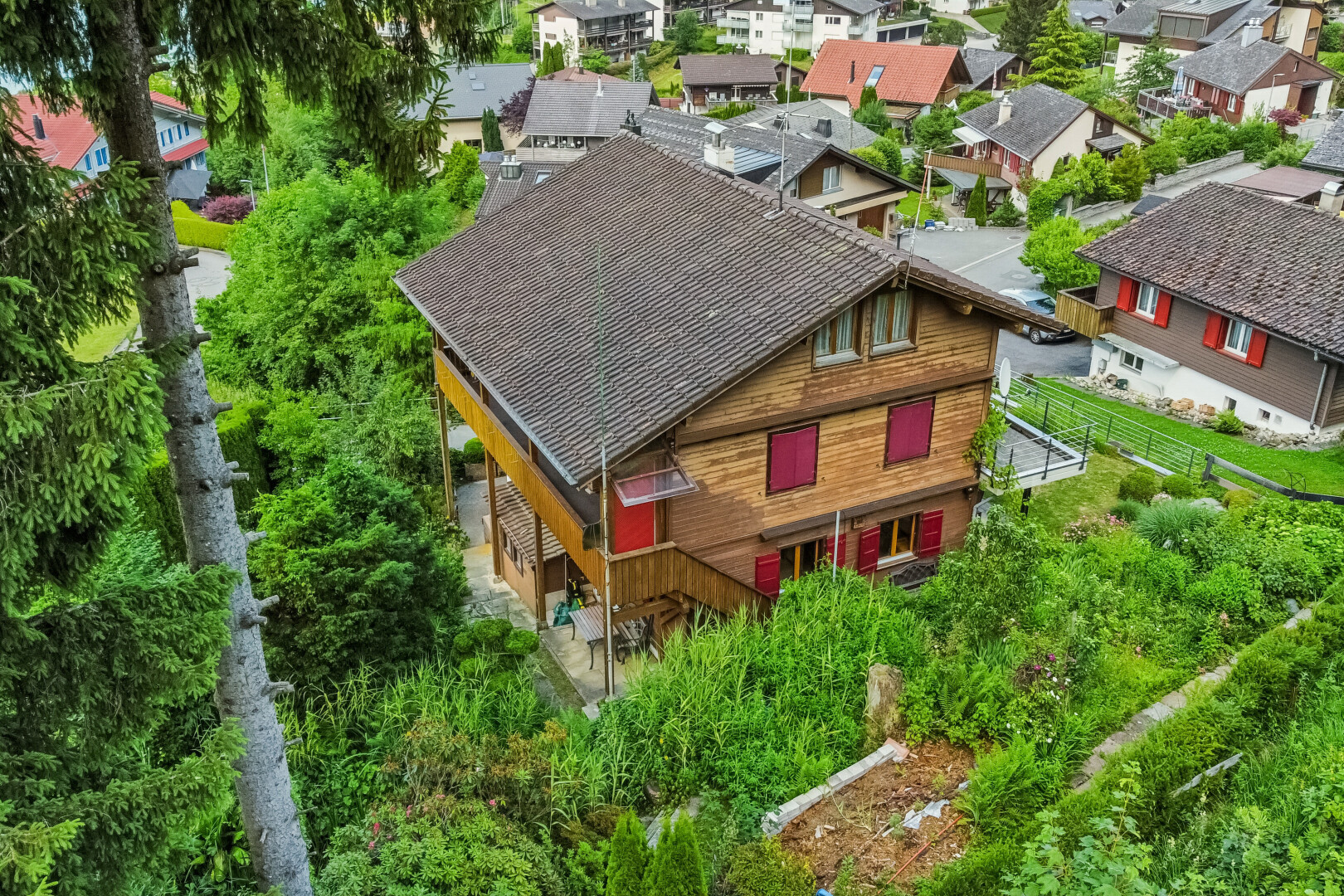 außenansicht mit horizontale verkleidung, drone view, holzverkleidung, und property visible