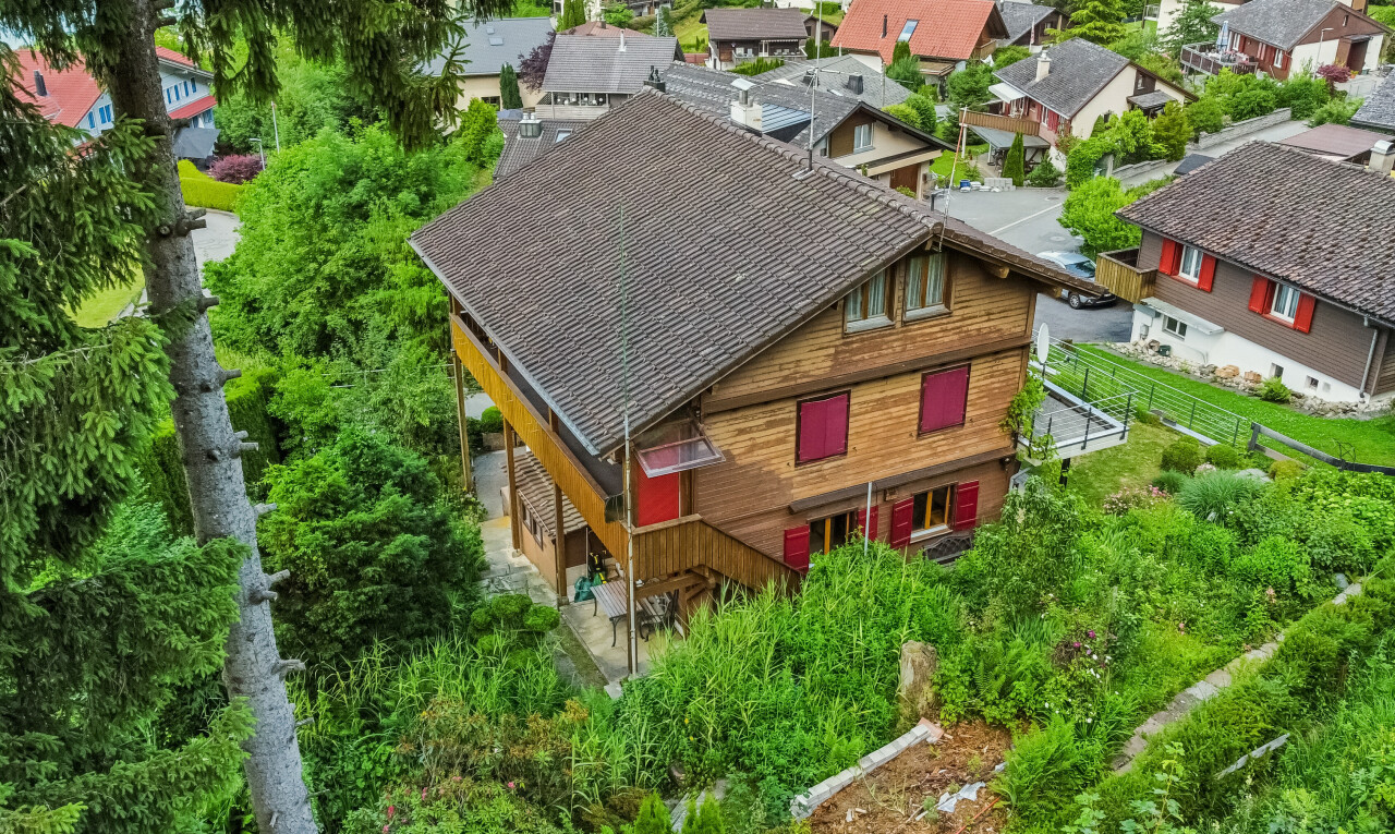 außenansicht mit horizontale verkleidung, drone view, holzverkleidung, und property visible