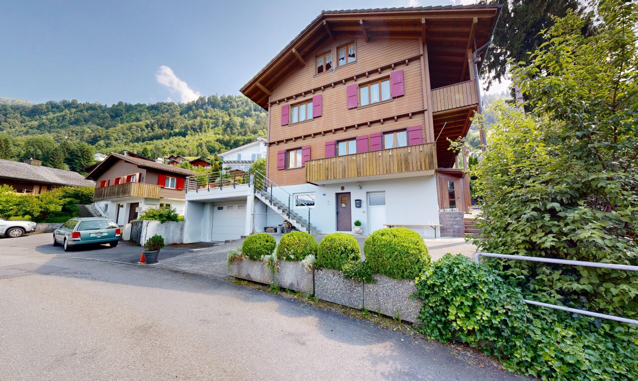 außenansicht mit horizontale verkleidung, balkon, treppen, und day time