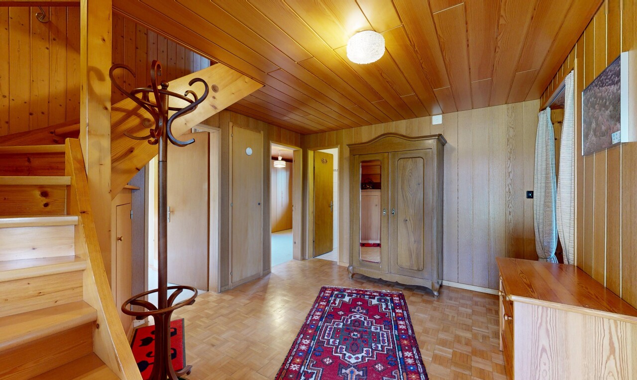 halle / korridor mit treppen, wood wall, holzwand, wood finish floor, und holzfußboden
