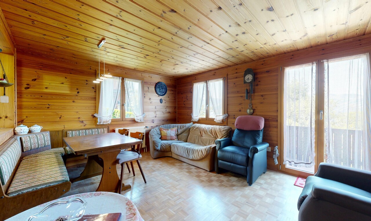 wohn- / esszimmer mit dated wood wall, wood wall, holzwand, wood ceiling, und holzdecke