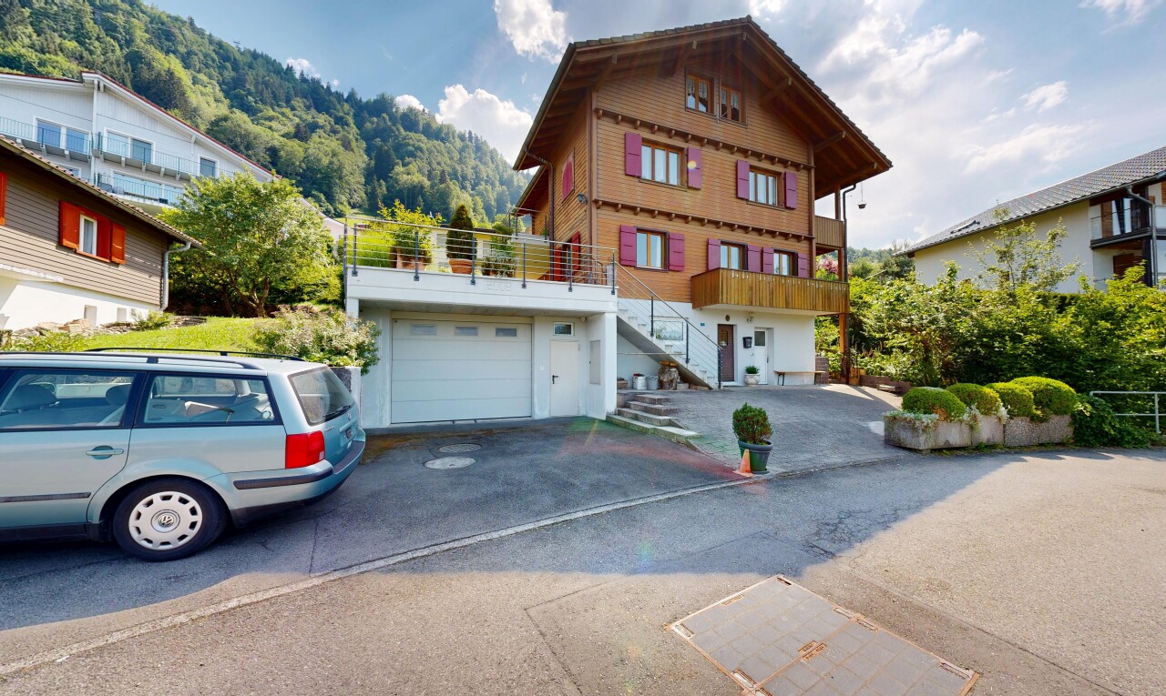 außenansicht mit horizontale verkleidung, day time, balkon, treppen, und garage