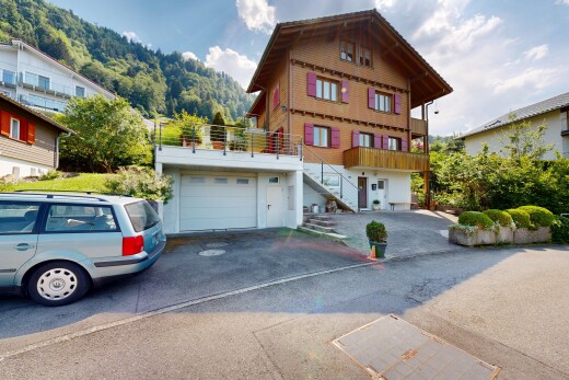 außenansicht mit horizontale verkleidung, day time, balkon, treppen, und garage