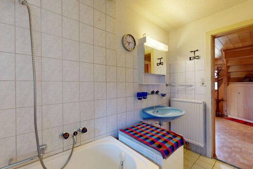 bad mit bad, komplettes badezimmer, fliesenwand, tile wall, und kühler