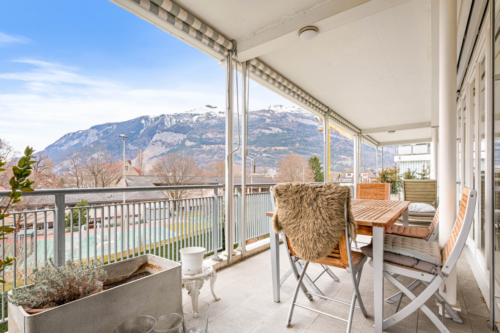 terrasse mit from property, blick auf die berge, mountain view, day time, und terrasse