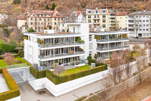 außenansicht mit blick auf wohnanlage und apartment complex view