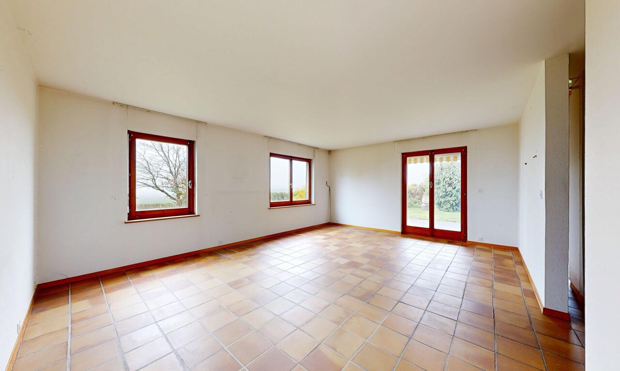 pièce vide avec inside property, lumière naturelle, natural light, cloison sèche, et drywall